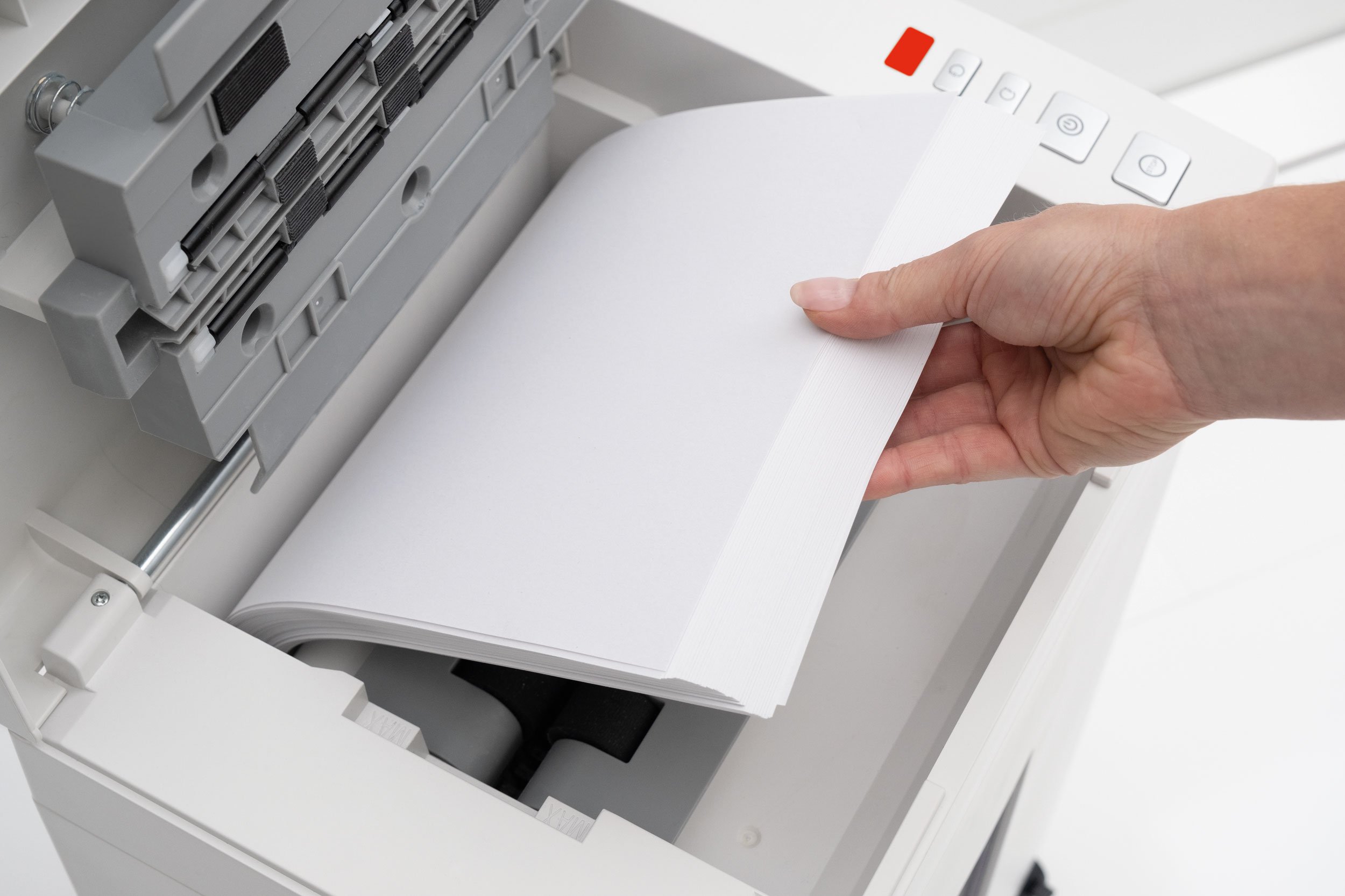 IDEAL-Shredcat-8291-B-AUTO-FEED-SYSTEM-hand-web