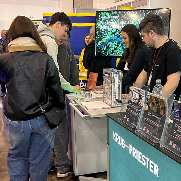 Besucher_Stand_600x600PXJQFbhwEQb5oSE_600x600