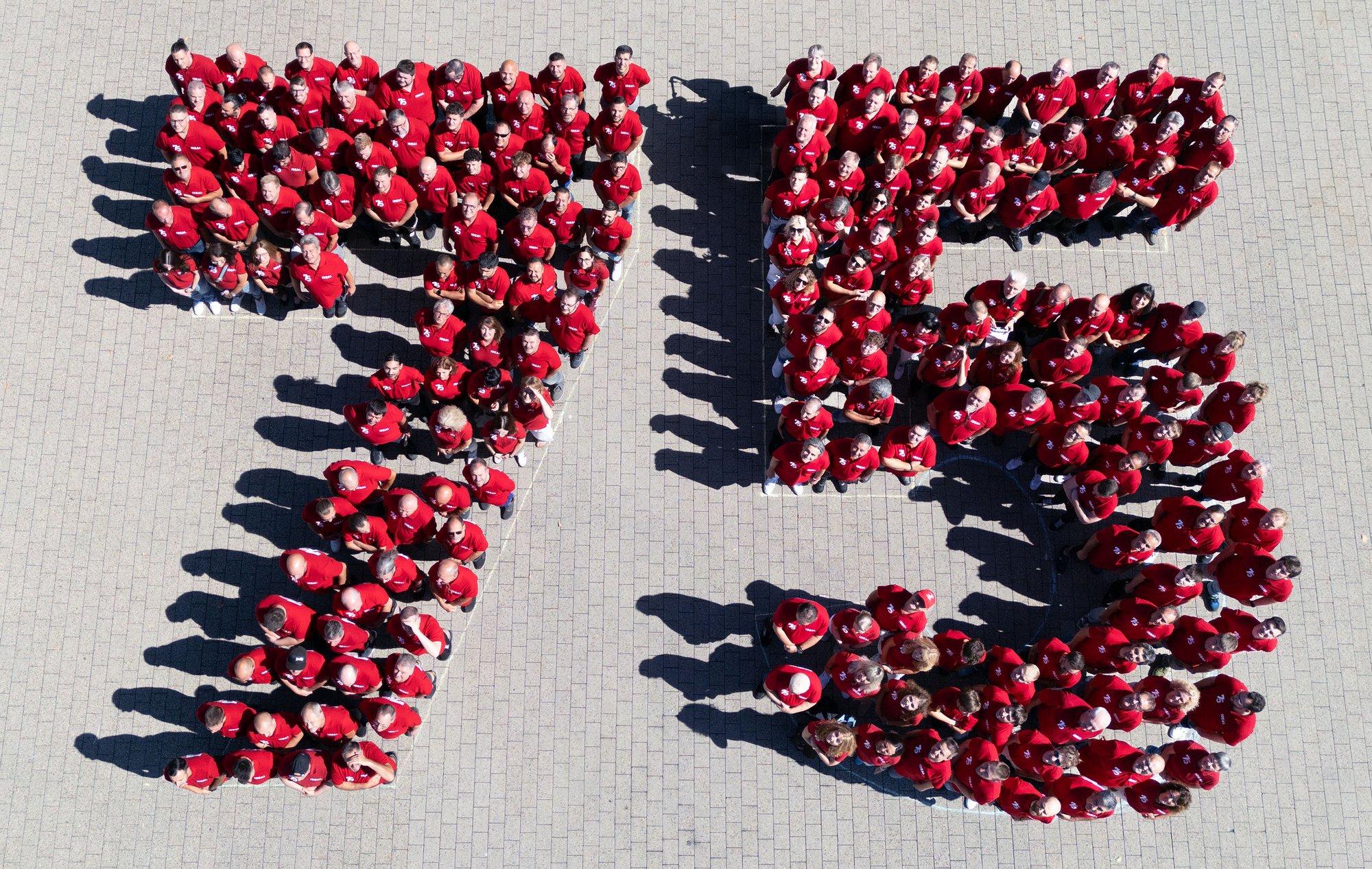 DJI_75_Jahre_IDEAL_Alle_Mitarbeiter_0037_Blog