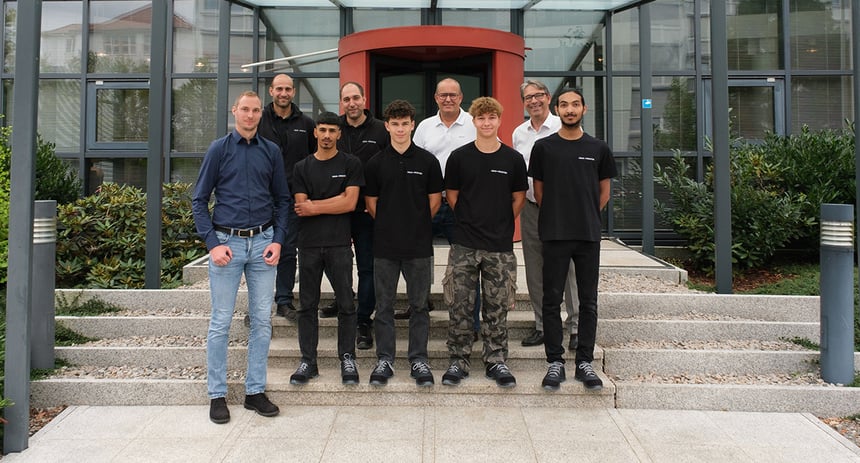 K+P_Gruppenbild_Azubis_2025_mit GL_5825_1300x700px