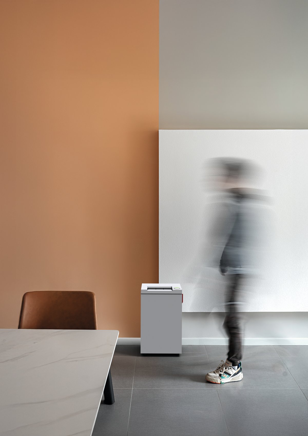 IDEAL_2445_C_blurry-image-person-walking-room-with-box-wall_print