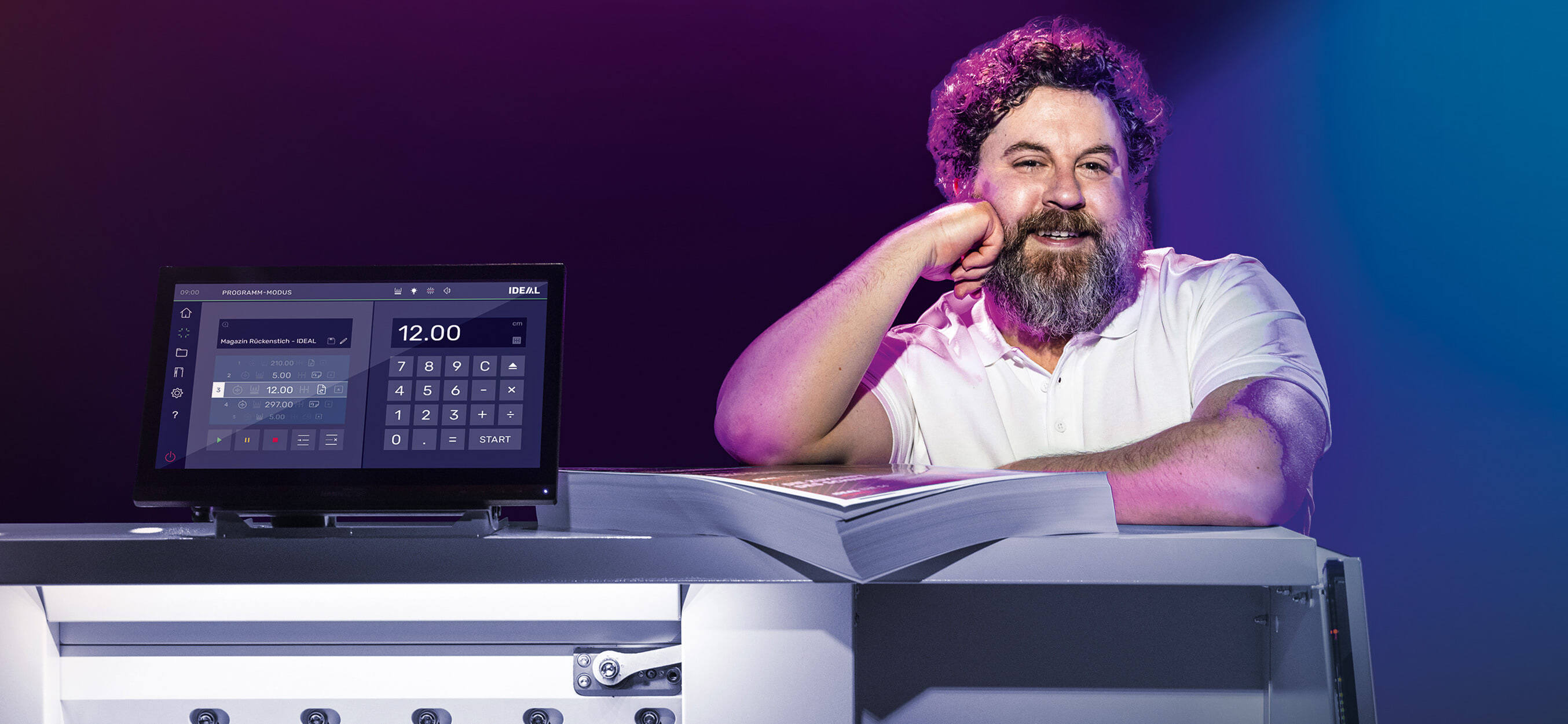 Der neue, programmierbare Stapelschneider THE 56 definiert das Thema Schneiden ganz neu. Durchdachte digitale Funktionen, intelligente und intuitive Steuerung, komfortable Bedienung sowie beschleunigte Arbeitsabläufe: THE 56 macht das Arbeiten an einer kompakten Schneidemaschine so einfach und effizient wie nie zuvor – und dies auch bei anspruchsvollen und umfangreichen Projekten. 